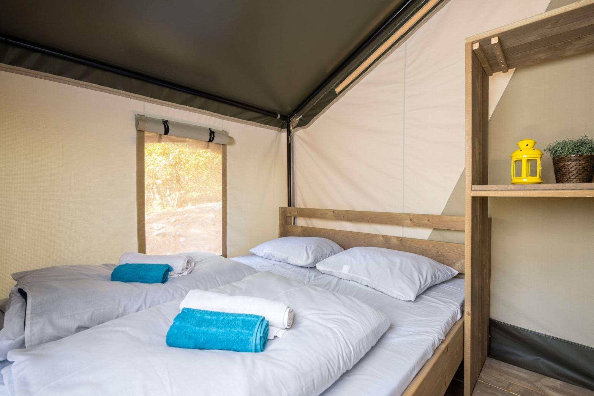 Easyatent Safari Tent Lanterna Červar-Porat Camera foto