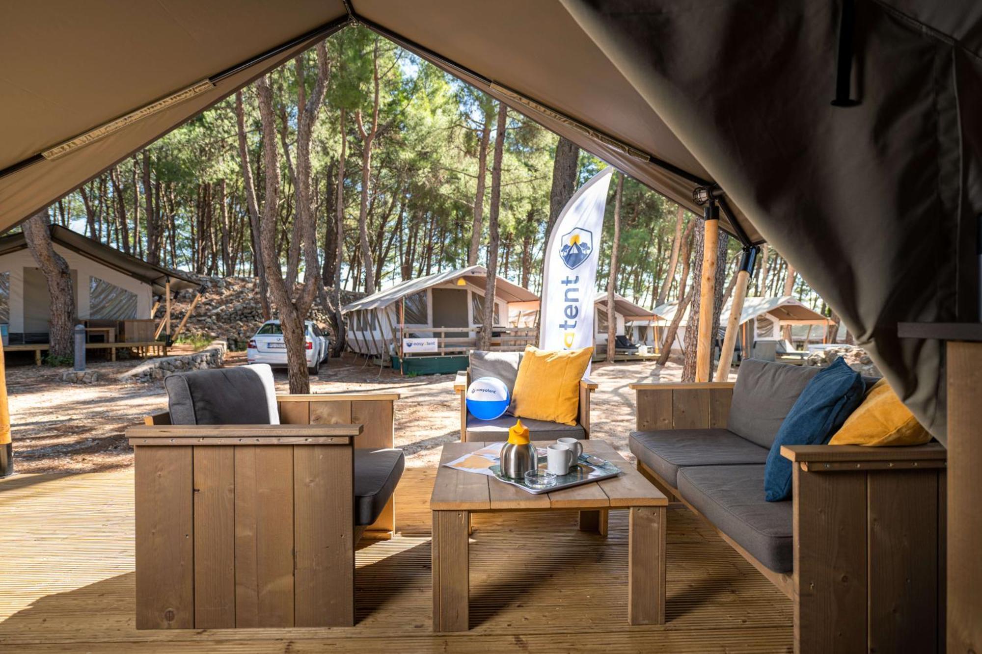 Easyatent Safari Tent Lanterna Červar-Porat Camera foto