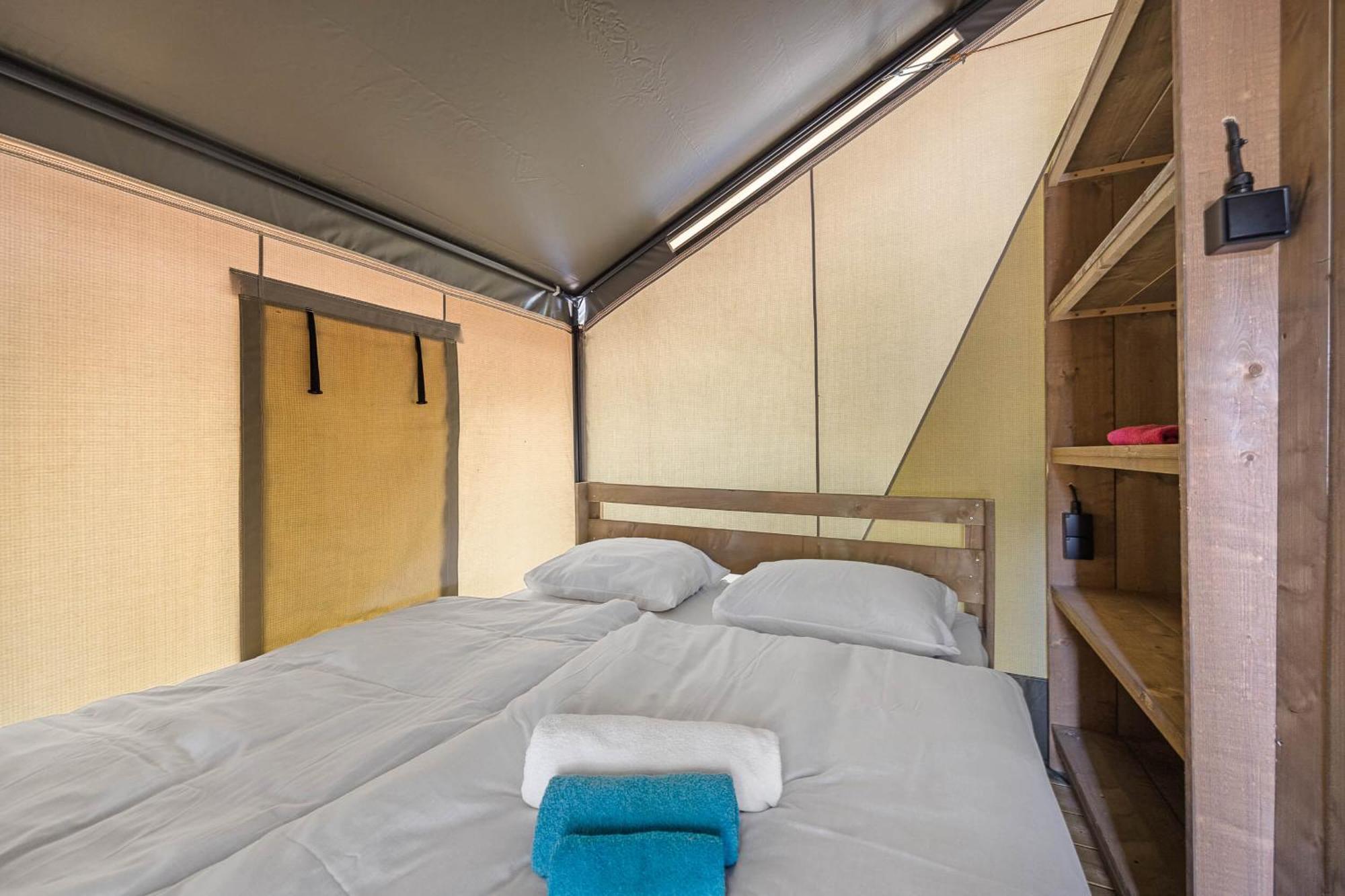 Easyatent Safari Tent Lanterna Červar-Porat Camera foto