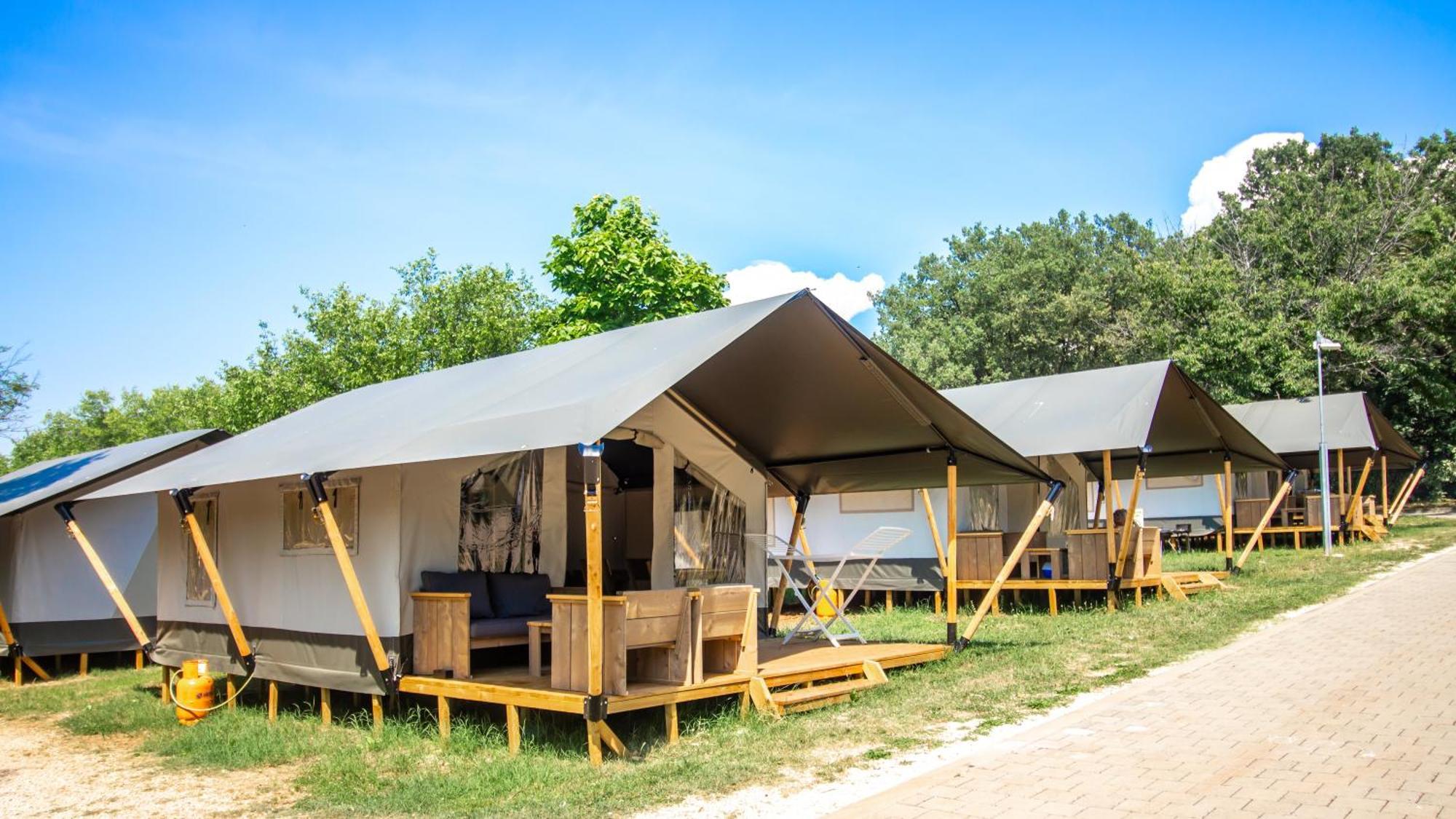 Easyatent Safari Tent Lanterna Červar-Porat Camera foto