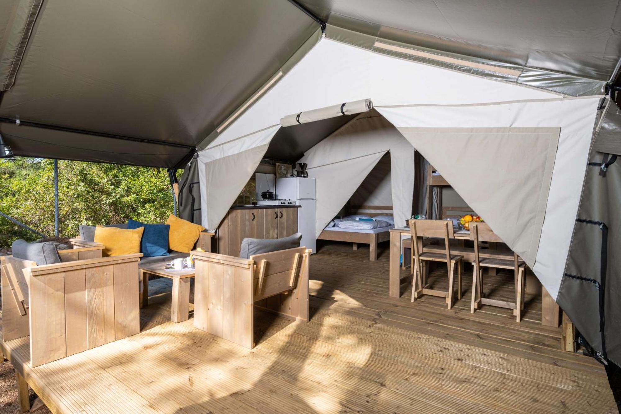 Easyatent Safari Tent Lanterna Červar-Porat Camera foto