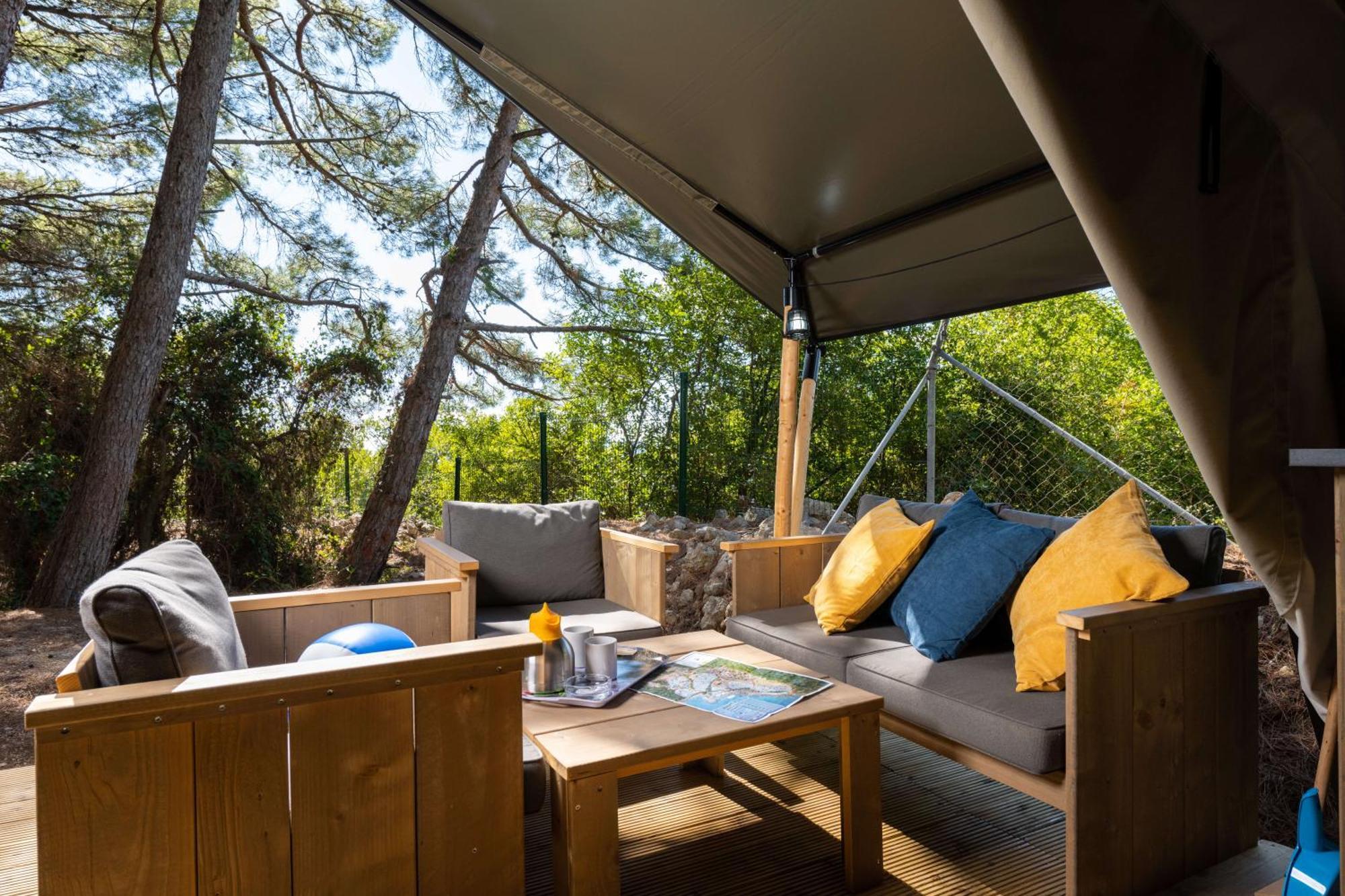 Easyatent Safari Tent Lanterna Červar-Porat Camera foto