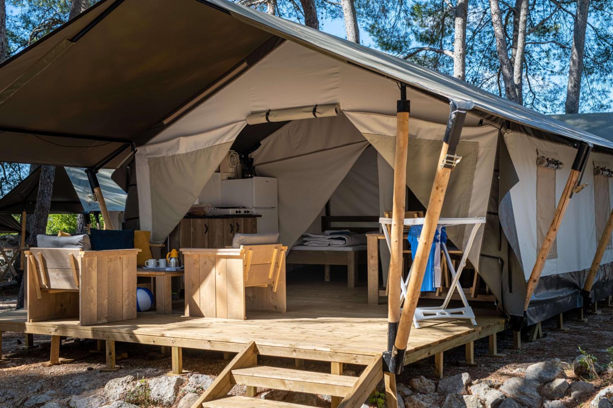 Easyatent Safari Tent Lanterna Červar-Porat Camera foto
