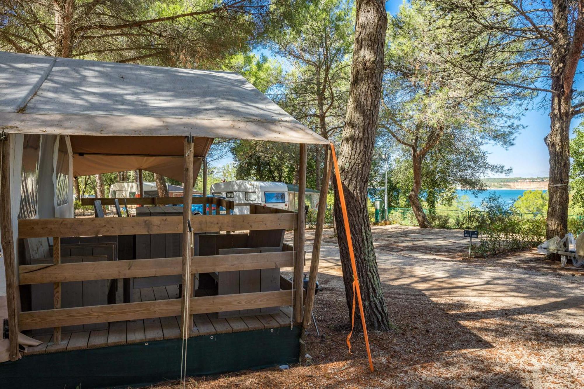 Easyatent Safari Tent Lanterna Červar-Porat Camera foto