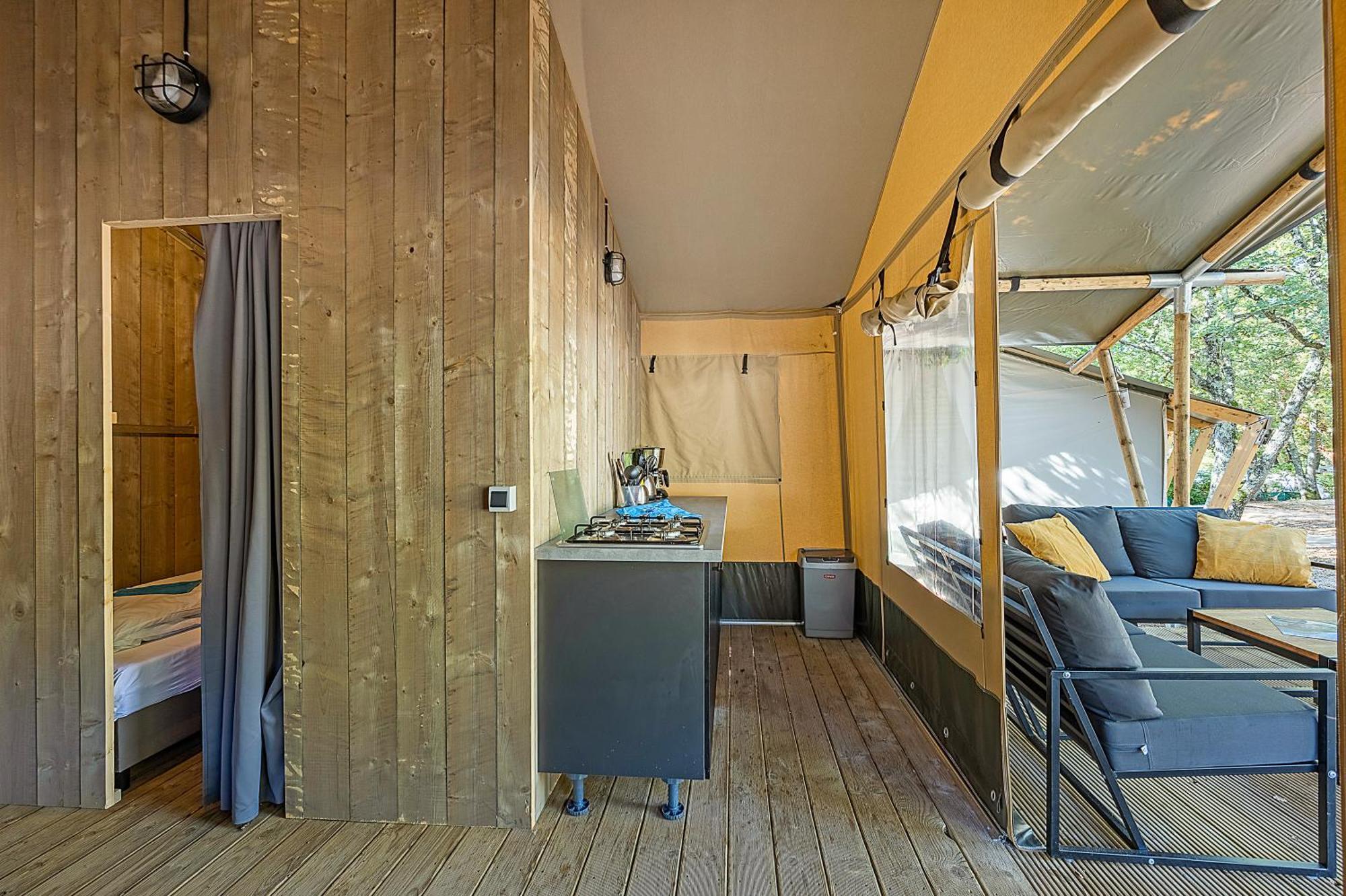 Easyatent Safari Tent Lanterna Červar-Porat Camera foto