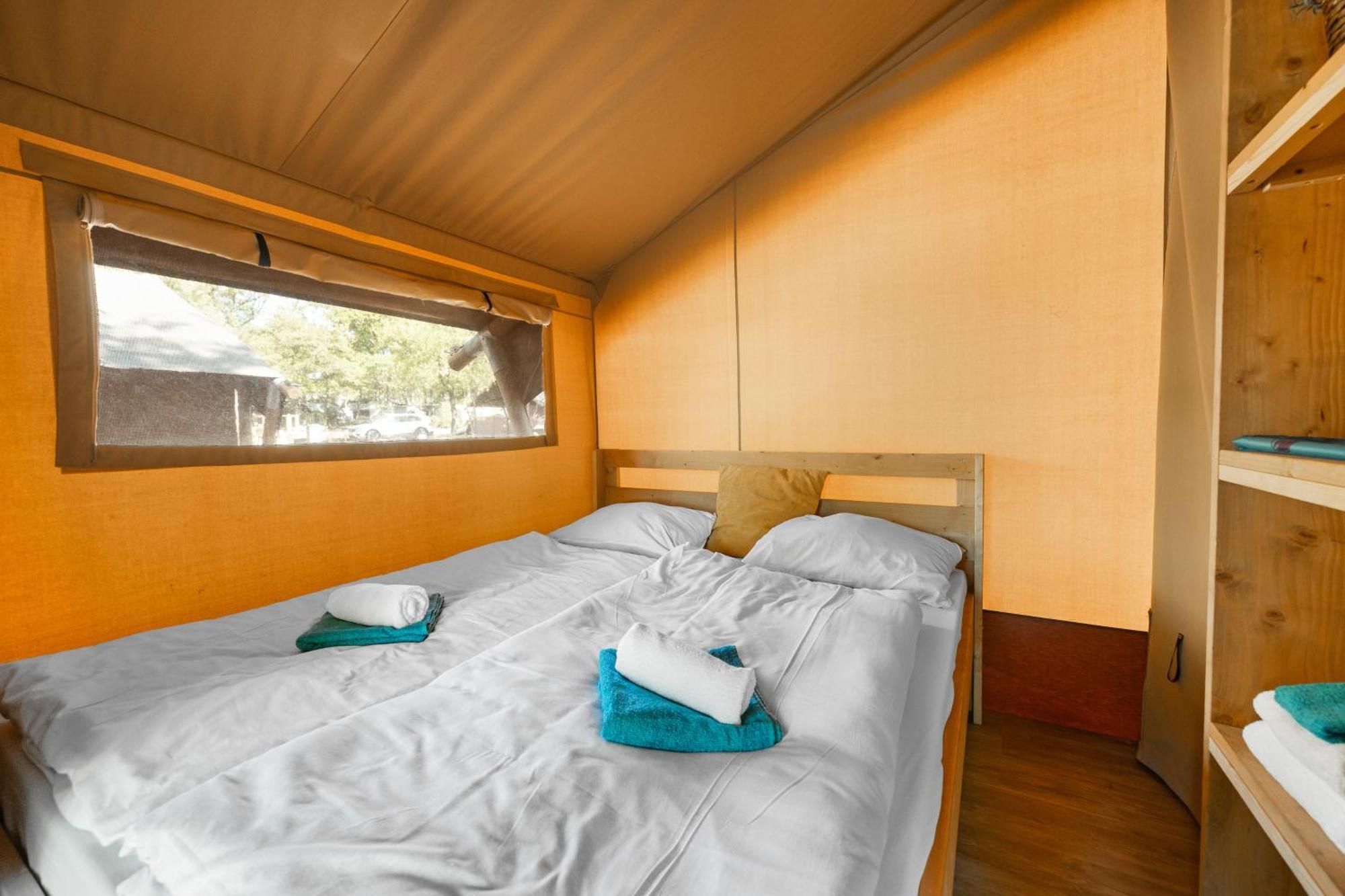 Easyatent Safari Tent Lanterna Červar-Porat Camera foto