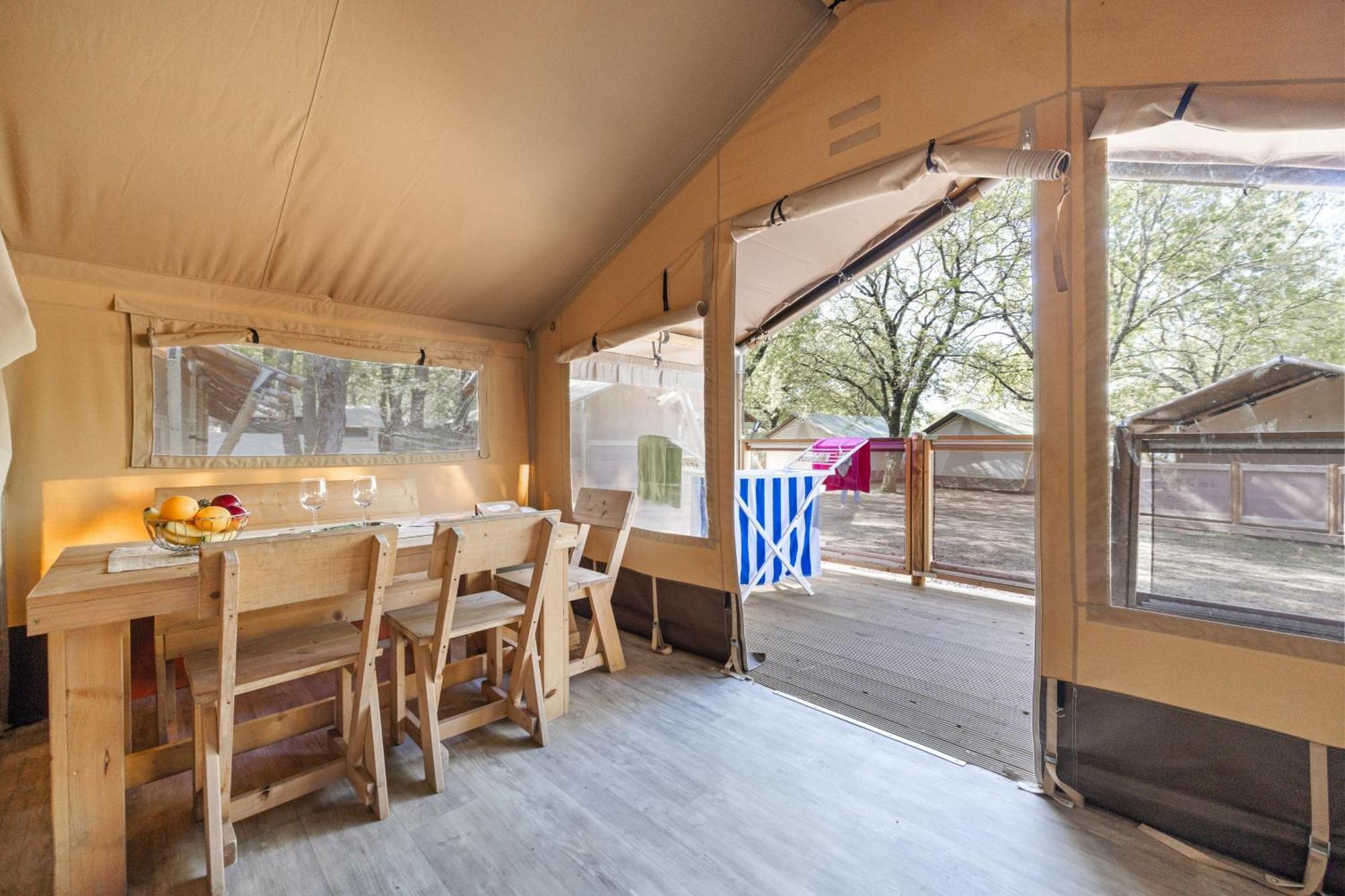 Easyatent Safari Tent Lanterna Červar-Porat Camera foto