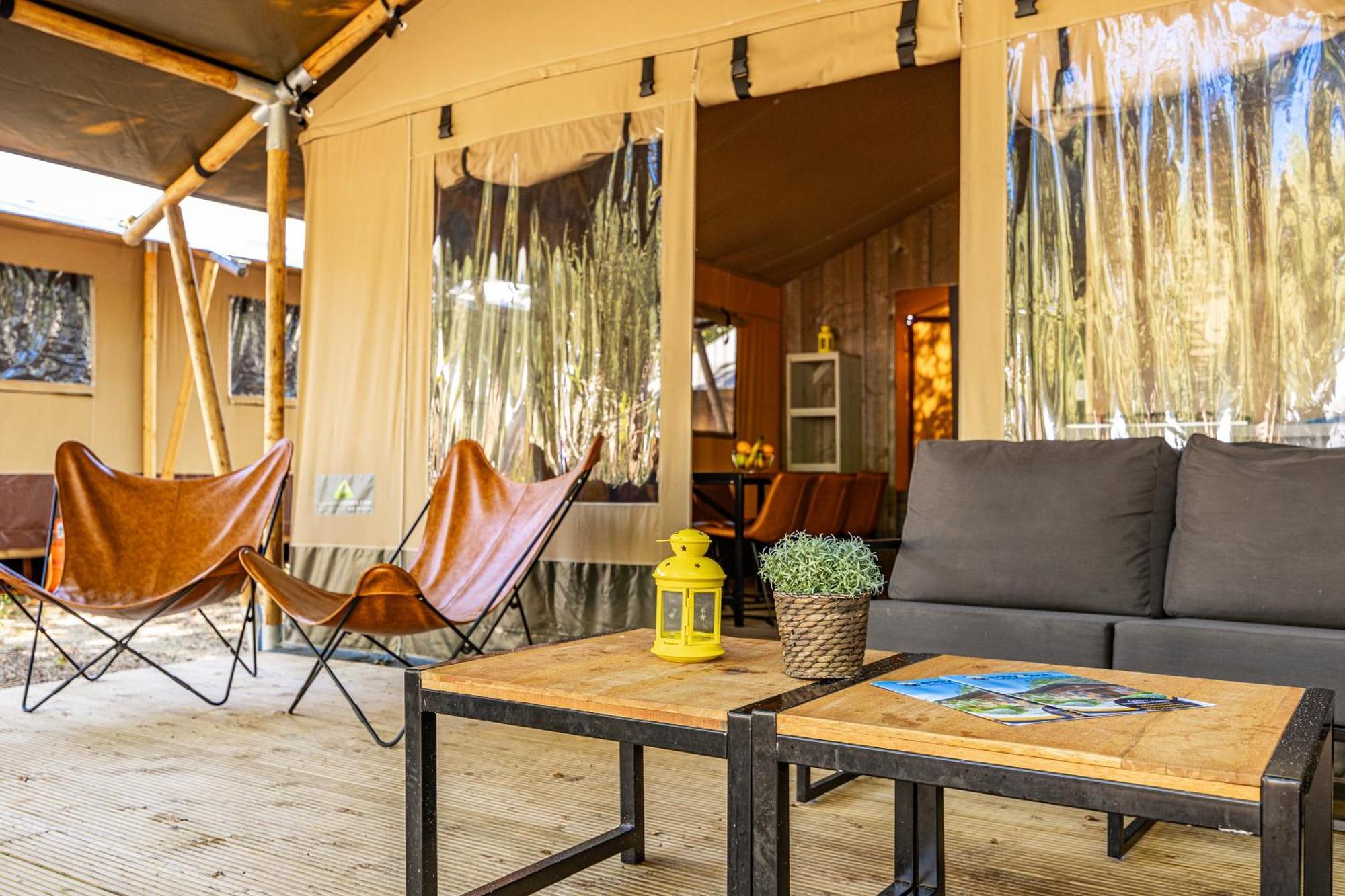 Easyatent Safari Tent Lanterna Červar-Porat Camera foto