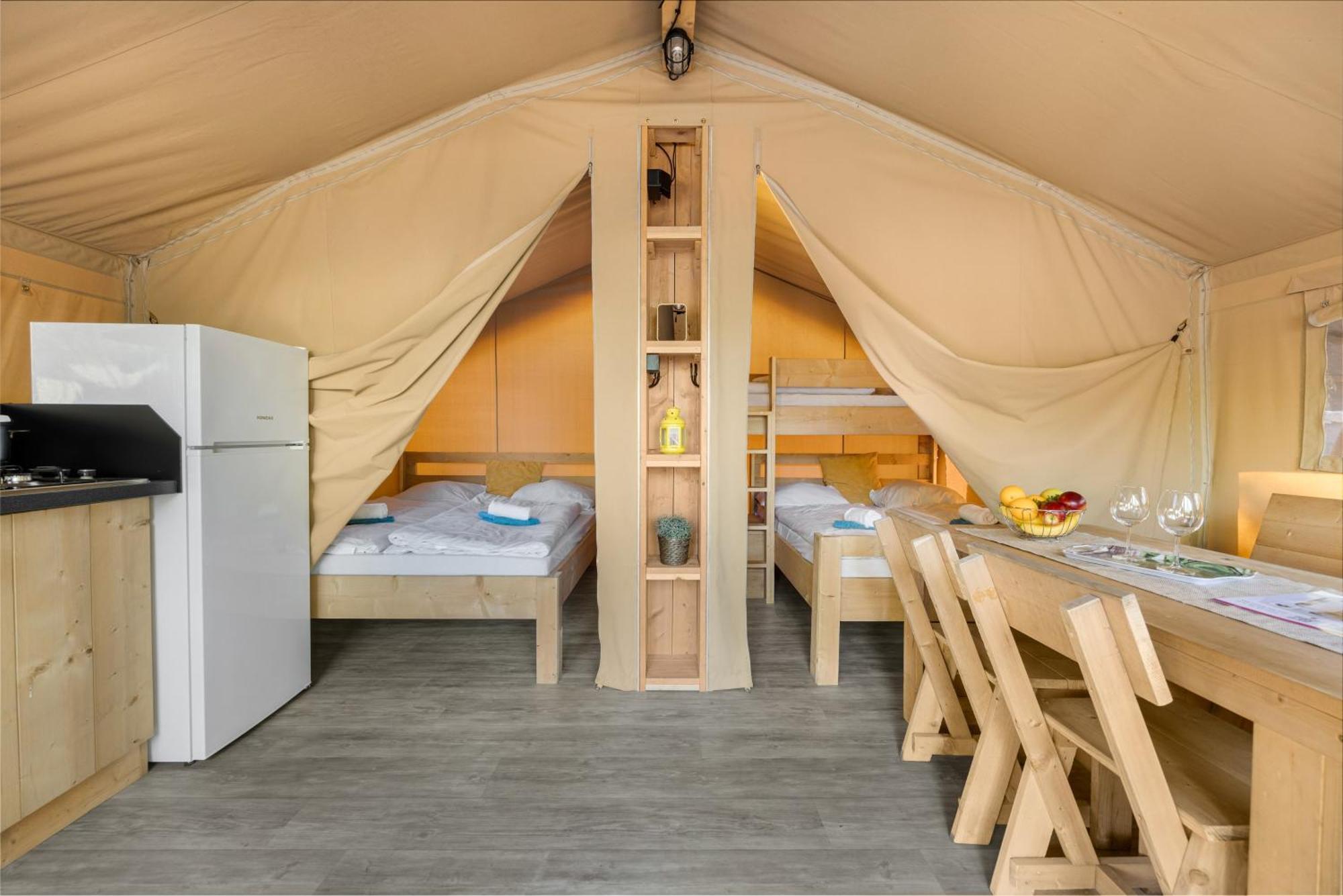 Easyatent Safari Tent Lanterna Červar-Porat Camera foto