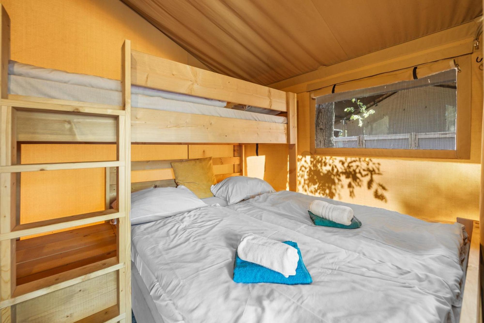 Easyatent Safari Tent Lanterna Červar-Porat Camera foto