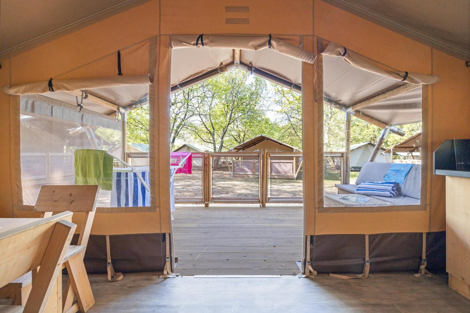 Easyatent Safari Tent Lanterna Červar-Porat Camera foto