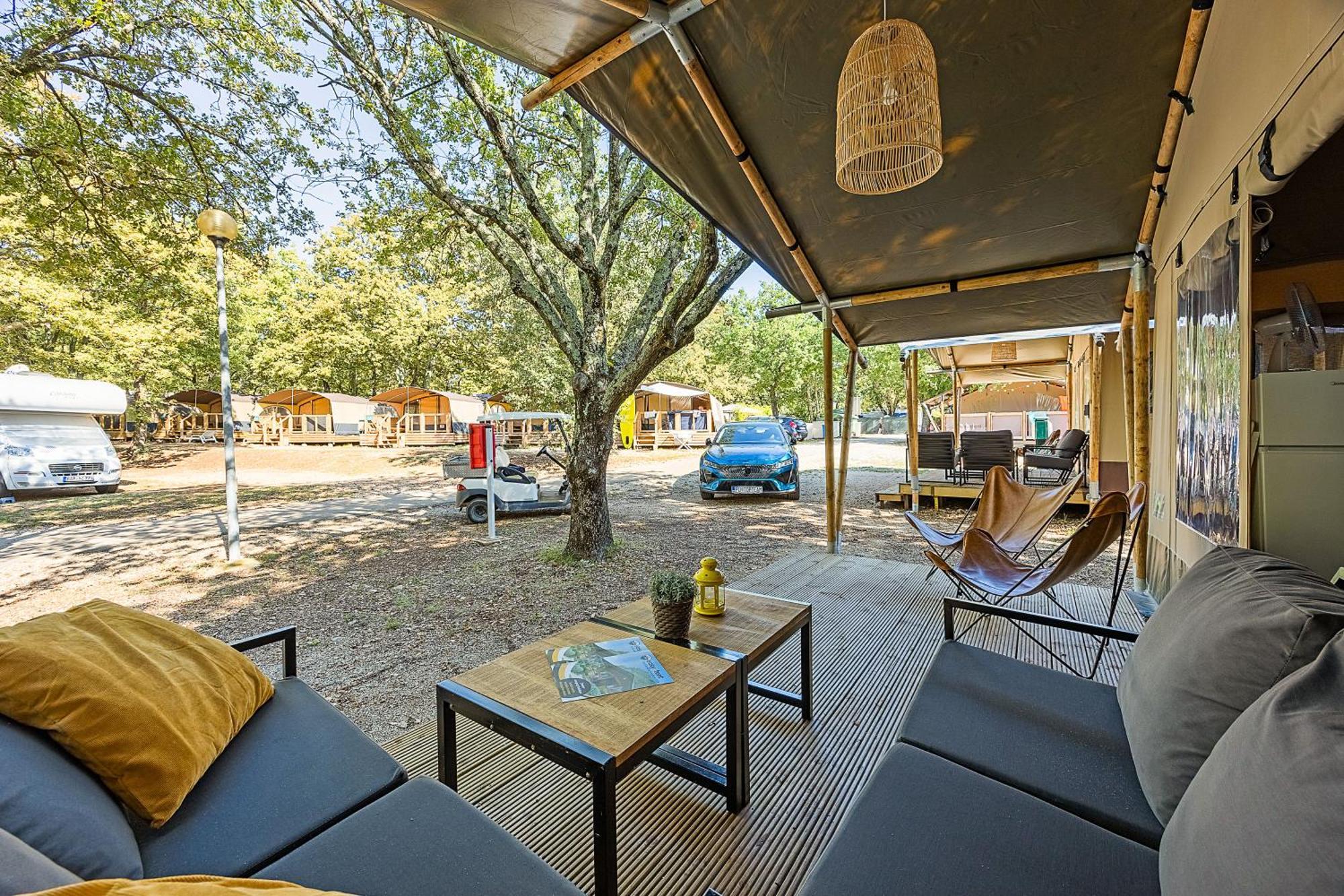 Easyatent Safari Tent Lanterna Červar-Porat Camera foto