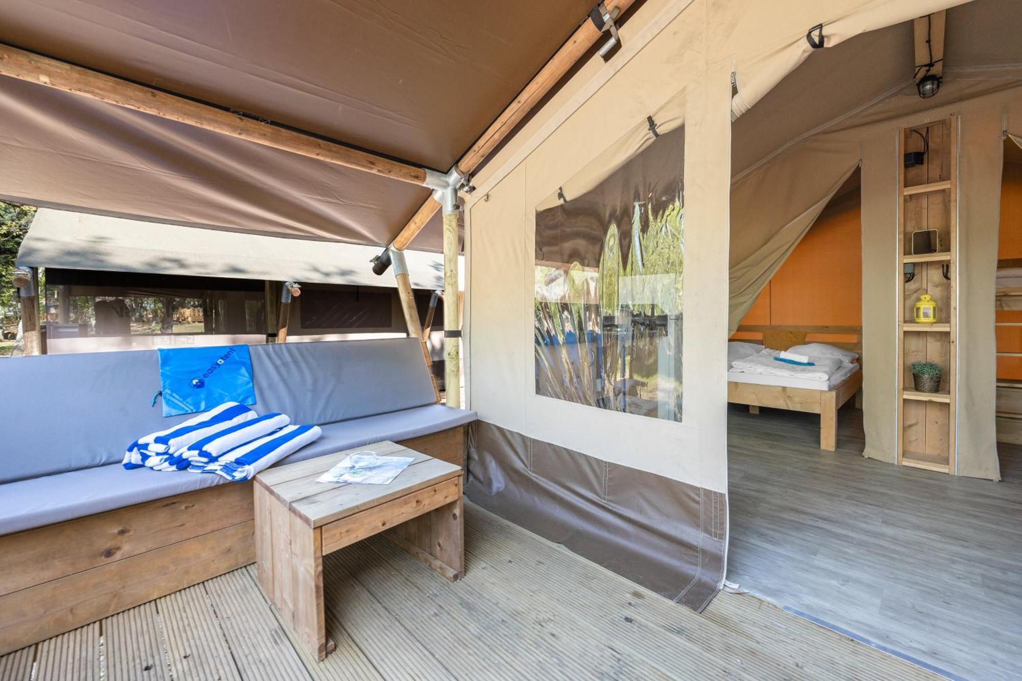 Easyatent Safari Tent Lanterna Červar-Porat Camera foto
