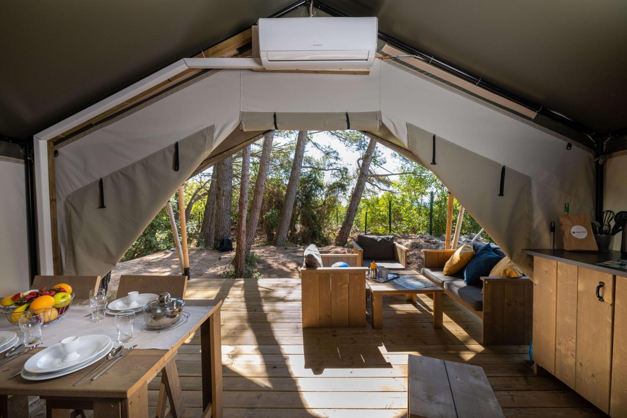 Easyatent Safari Tent Lanterna Červar-Porat Camera foto