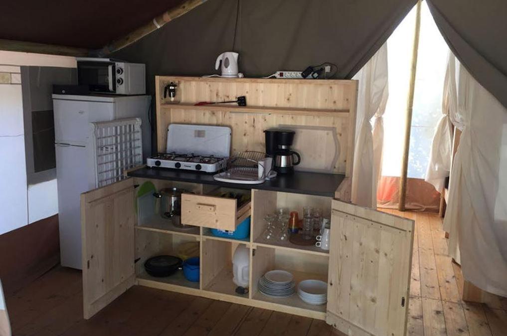 Easyatent Safari Tent Lanterna Červar-Porat Camera foto