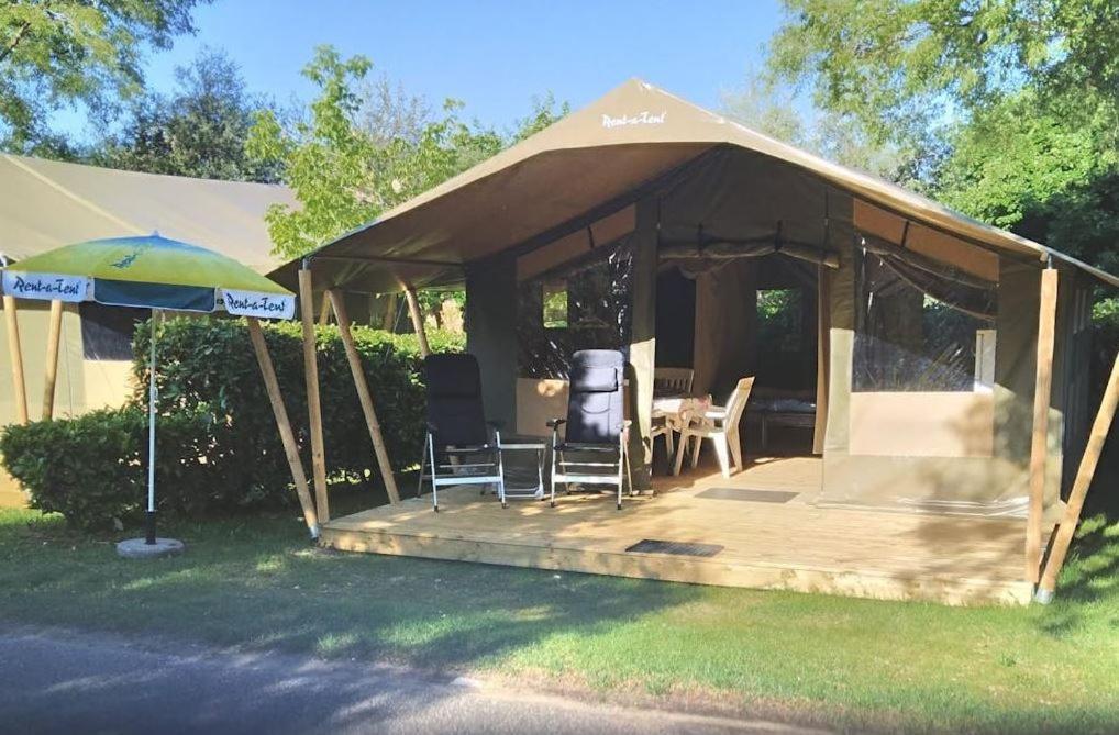 Easyatent Safari Tent Lanterna Červar-Porat Camera foto
