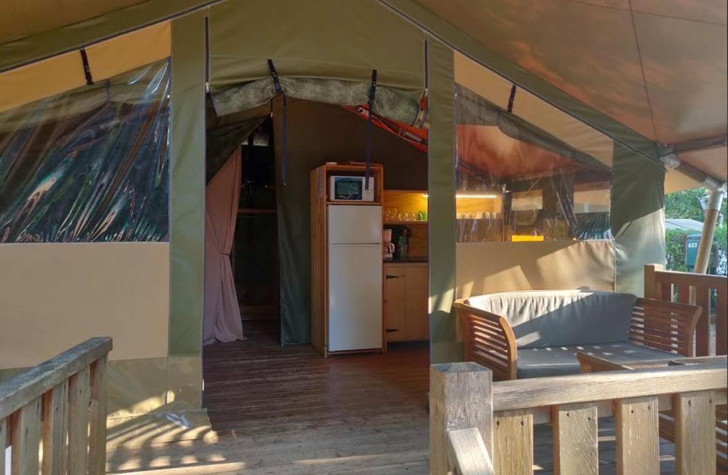 Easyatent Safari Tent Lanterna Červar-Porat Camera foto